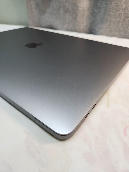 2018 Apple MacBook Pro 15" (Intel Core i9, 32GB RAM, 1TB SSD) - Space Gray | Excellent