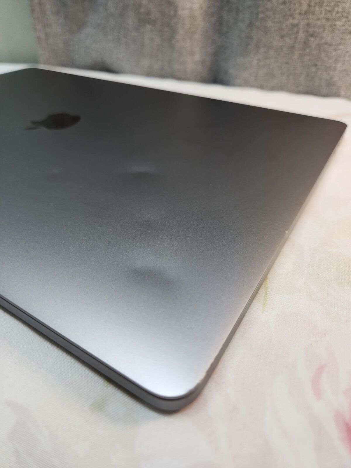 2018 Apple MacBook Pro 15" (Intel Core i9, 32GB RAM, 1TB SSD) - Space Gray | Excellent