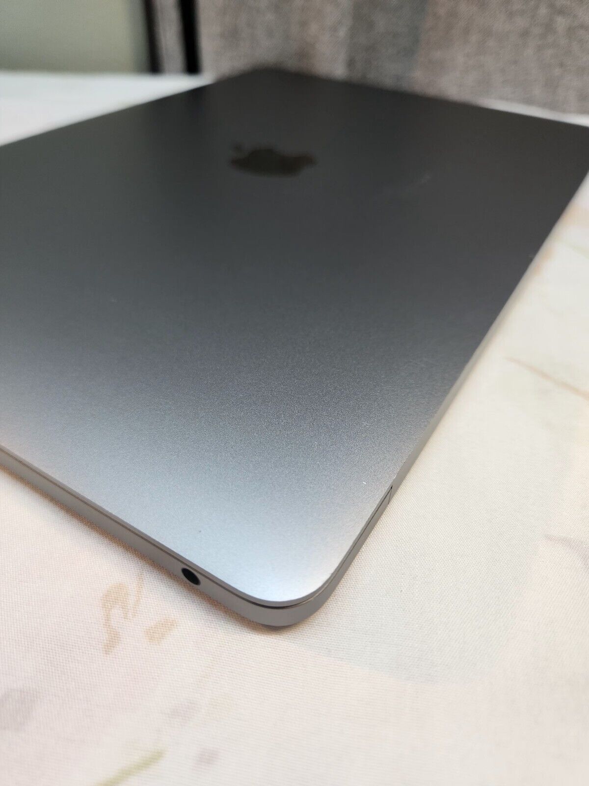 2019 Apple MacBook Pro 13” (Intel 8th Gen, 8GB RAM, 256GB SSD) – Space Gray | Very Good Condition